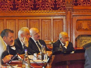 Yaşar Yakış İngiliz Parlementosu’nun Yuvarlak Masa Toplantısı’na katıldı